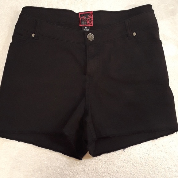 Torrid (Stretch) Black Jean Shorts. Women's Plus Size: 26 - Picture 1 of 8